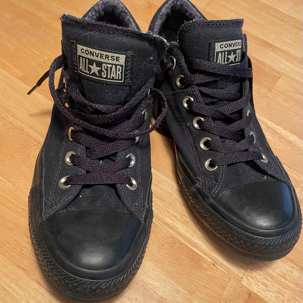 Used Converse Girls Black Sneakers Size 9